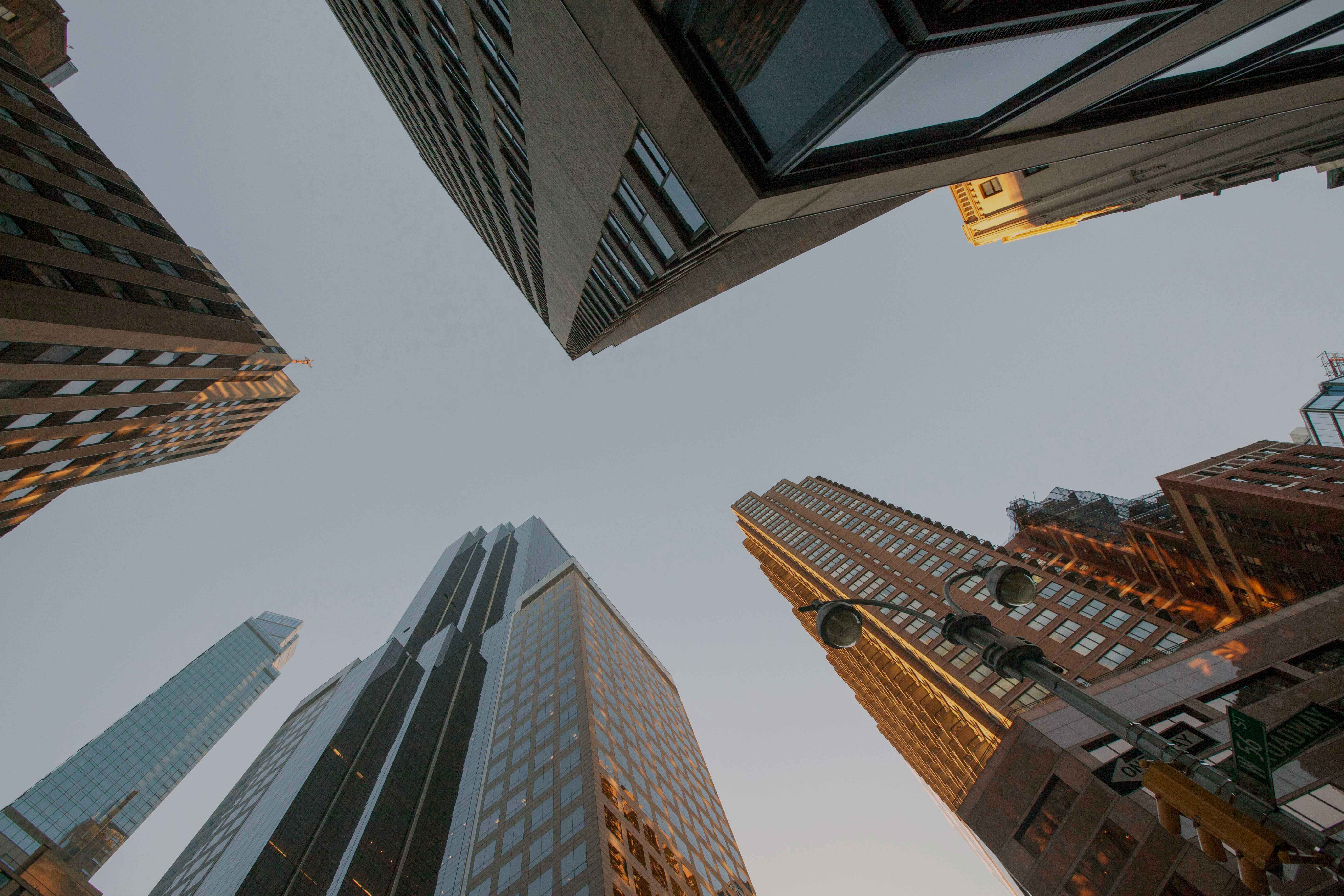 Rascacielos apuntando al cielo